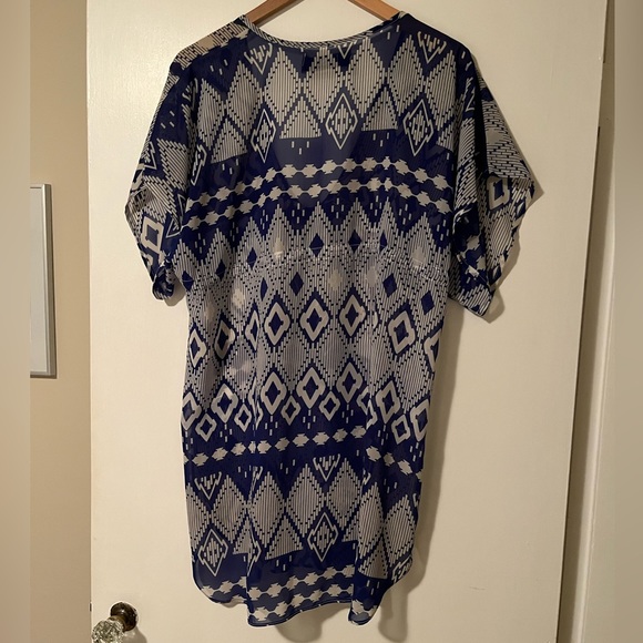 Beach cover-up - Picture 3 of 3